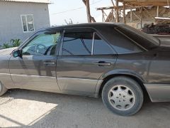 Сүрөт унаа Mercedes-Benz W124