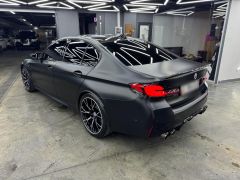 Photo of the vehicle BMW M5