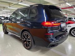 Photo of the vehicle BMW X7