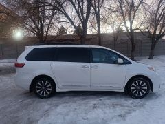 Photo of the vehicle Toyota Sienna