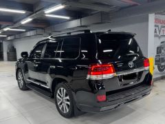 Photo of the vehicle Toyota Land Cruiser