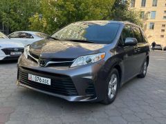 Фото авто Toyota Sienna