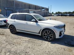 Photo of the vehicle BMW X7