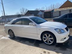 Photo of the vehicle Toyota Crown