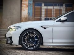 Фото авто BMW M5