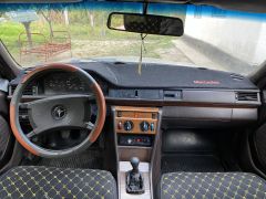 Сүрөт унаа Mercedes-Benz W124