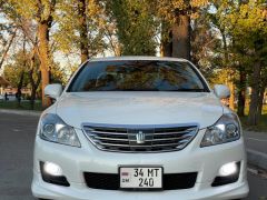 Photo of the vehicle Toyota Crown