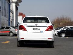 Фото авто BYD E5