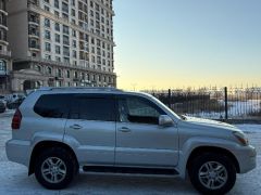 Photo of the vehicle Lexus GX