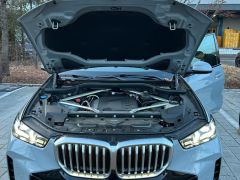 Photo of the vehicle BMW X5