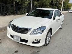 Photo of the vehicle Toyota Crown