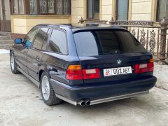 Photo of the vehicle BMW 5 Series