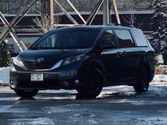 Photo of the vehicle Toyota Sienna