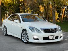 Photo of the vehicle Toyota Crown