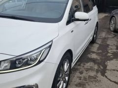 Photo of the vehicle Kia Carnival