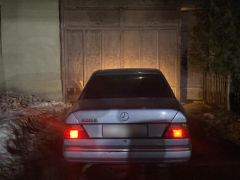 Сүрөт унаа Mercedes-Benz W124