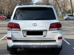 Photo of the vehicle Lexus LX