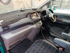 Сүрөт унаа Nissan Serena