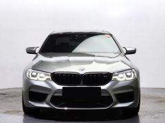 Photo of the vehicle BMW M5