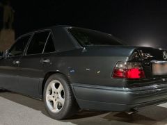 Сүрөт унаа Mercedes-Benz W124