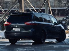 Photo of the vehicle Toyota Sienna