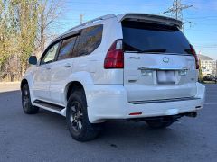 Photo of the vehicle Lexus GX