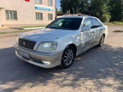 Photo of the vehicle Toyota Crown