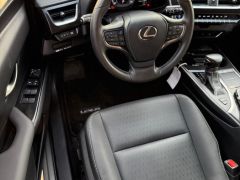 Фото авто Lexus UX