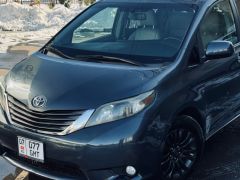 Photo of the vehicle Toyota Sienna