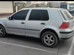 Photo of the vehicle Volkswagen Golf