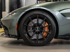 Фото авто Aston Martin V8 Vantage
