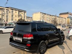 Photo of the vehicle Lexus LX