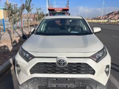 Сүрөт унаа Toyota RAV4