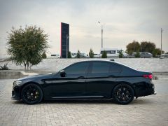 Photo of the vehicle BMW M5