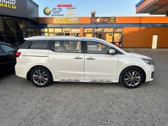 Photo of the vehicle Kia Carnival