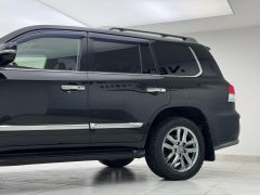 Photo of the vehicle Lexus LX