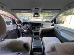 Фото авто Toyota Sienna