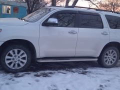 Сүрөт унаа Toyota Sequoia