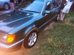 Сүрөт унаа Mercedes-Benz W124