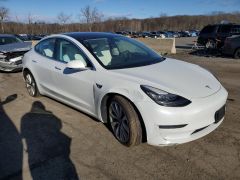 Photo of the vehicle Tesla Model 3