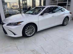 Photo of the vehicle Lexus ES