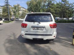 Сүрөт унаа Toyota Sequoia