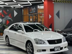 Photo of the vehicle Toyota Crown