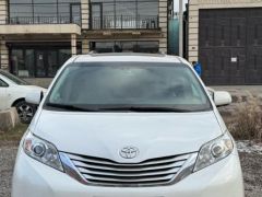 Photo of the vehicle Toyota Sienna