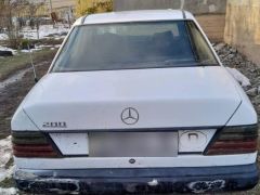 Сүрөт унаа Mercedes-Benz W124