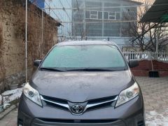 Photo of the vehicle Toyota Sienna