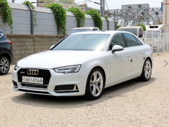 Photo of the vehicle Audi A4