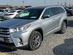 Photo of the vehicle Toyota Highlander