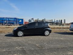 Сүрөт унаа Toyota Prius c