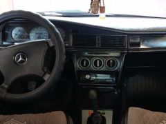 Photo of the vehicle Mercedes-Benz 190 (W201)